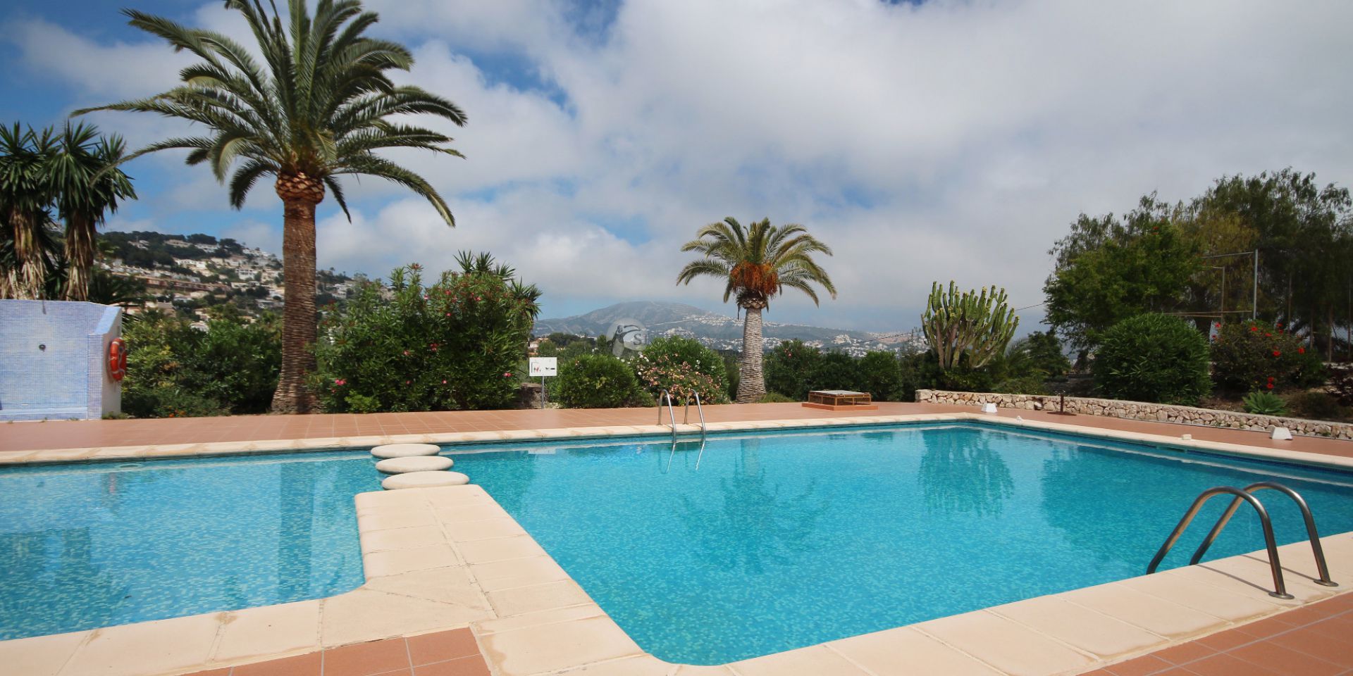 Villa à vendre à Moraira avec piscine et court de tennis