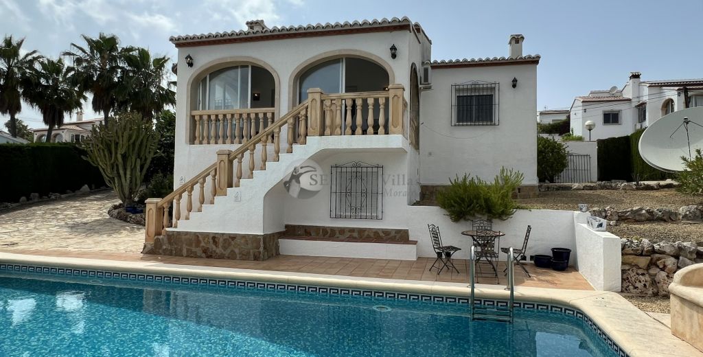 Despierta en tu nuevo hogar en el sol: Villa en venta en Benitachell con vistas alucinantes