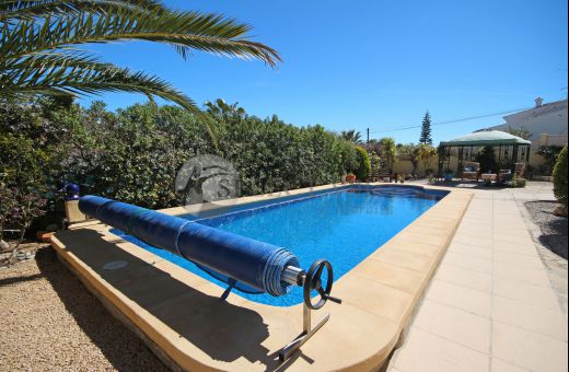 Villa con piscina en venta en Benitachell